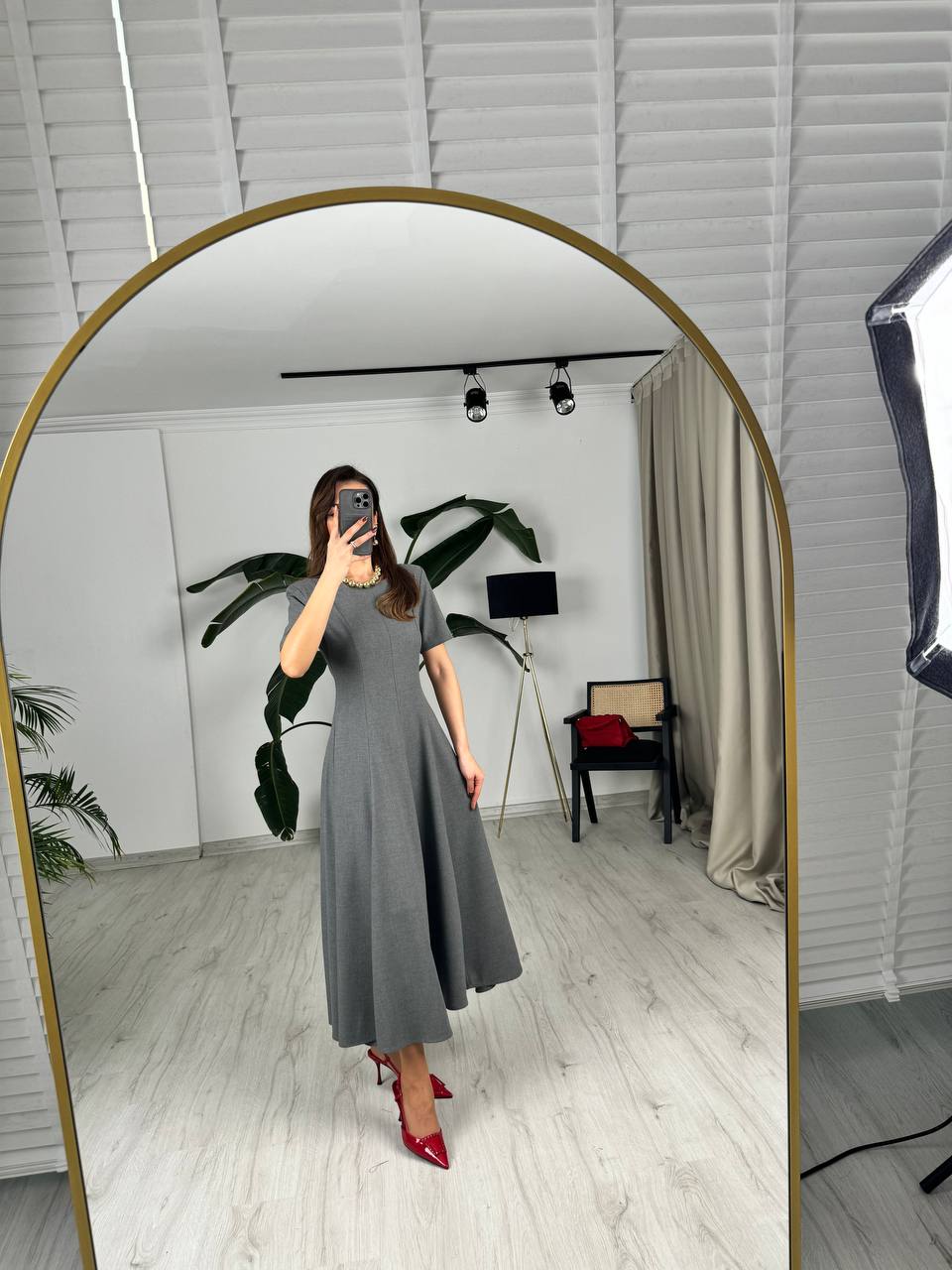 Gri%20Zara%20Model%20Vatkalı%20Atlas%20Kumaş%20Midi%20Boy%20Elbise