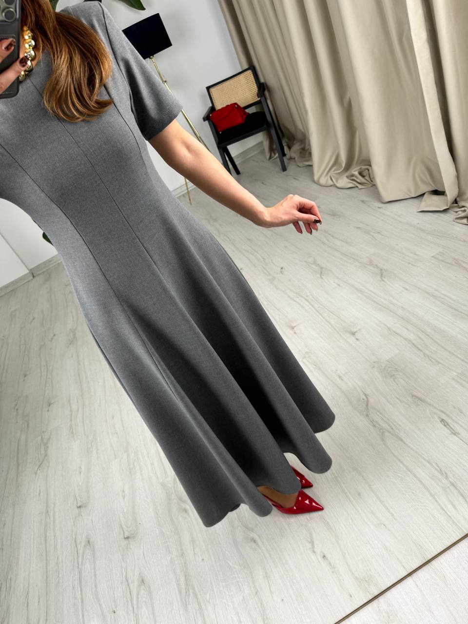 Gri%20Zara%20Model%20Vatkalı%20Atlas%20Kumaş%20Midi%20Boy%20Elbise