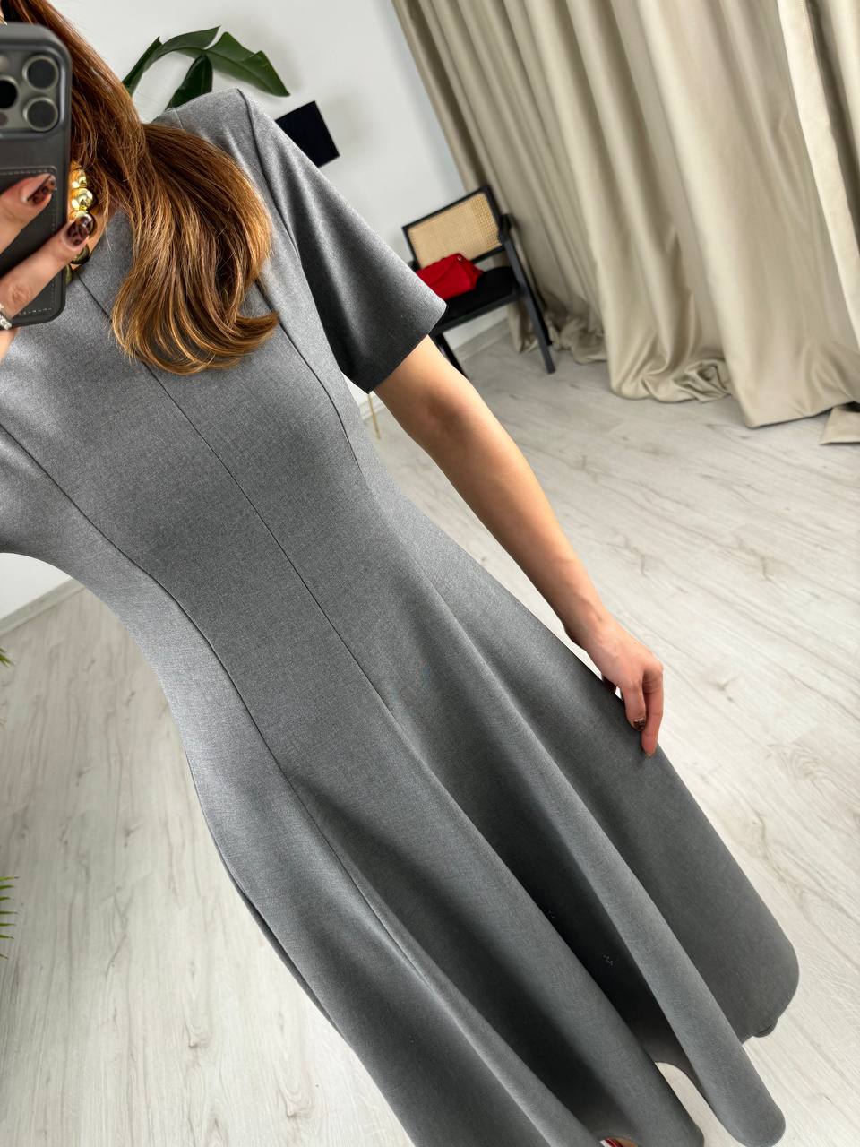 Gri%20Zara%20Model%20Vatkalı%20Atlas%20Kumaş%20Midi%20Boy%20Elbise
