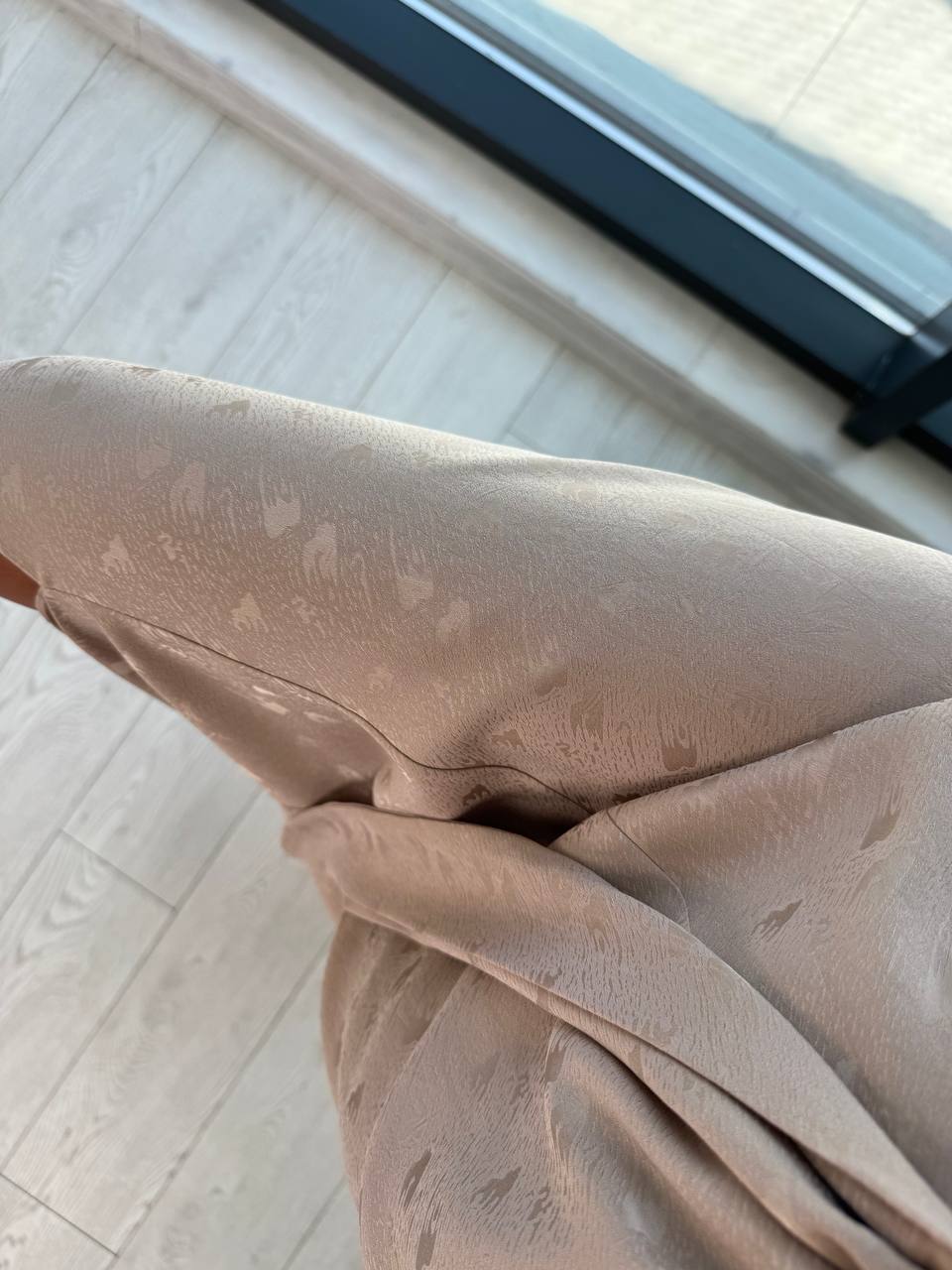 Taş%20Rengi%20Desenli%20Bağlama%20Detaylı%20Halter%20Yaka%20Pamuk%20Saten%20Elbise