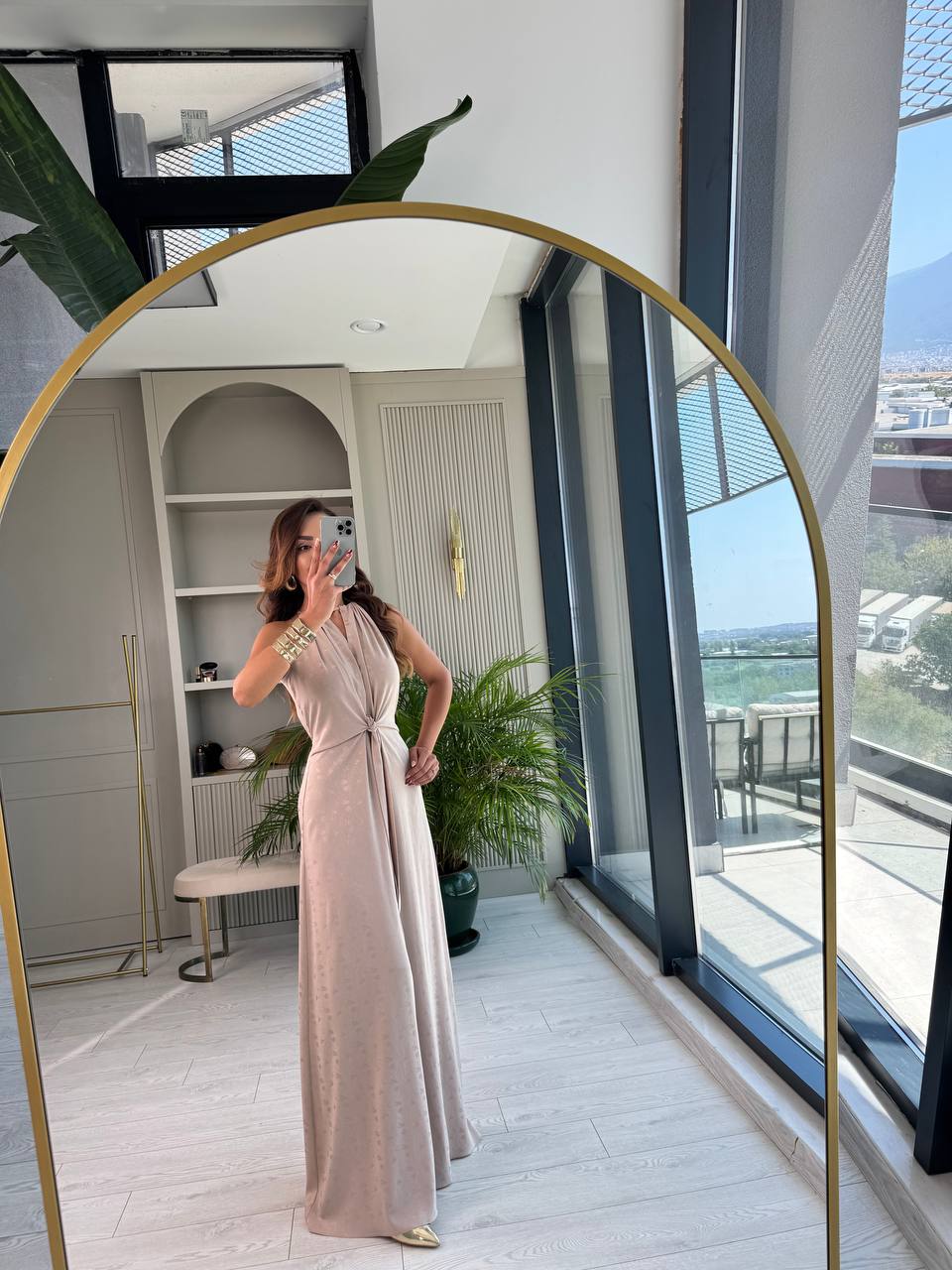 Taş%20Rengi%20Desenli%20Bağlama%20Detaylı%20Halter%20Yaka%20Pamuk%20Saten%20Elbise