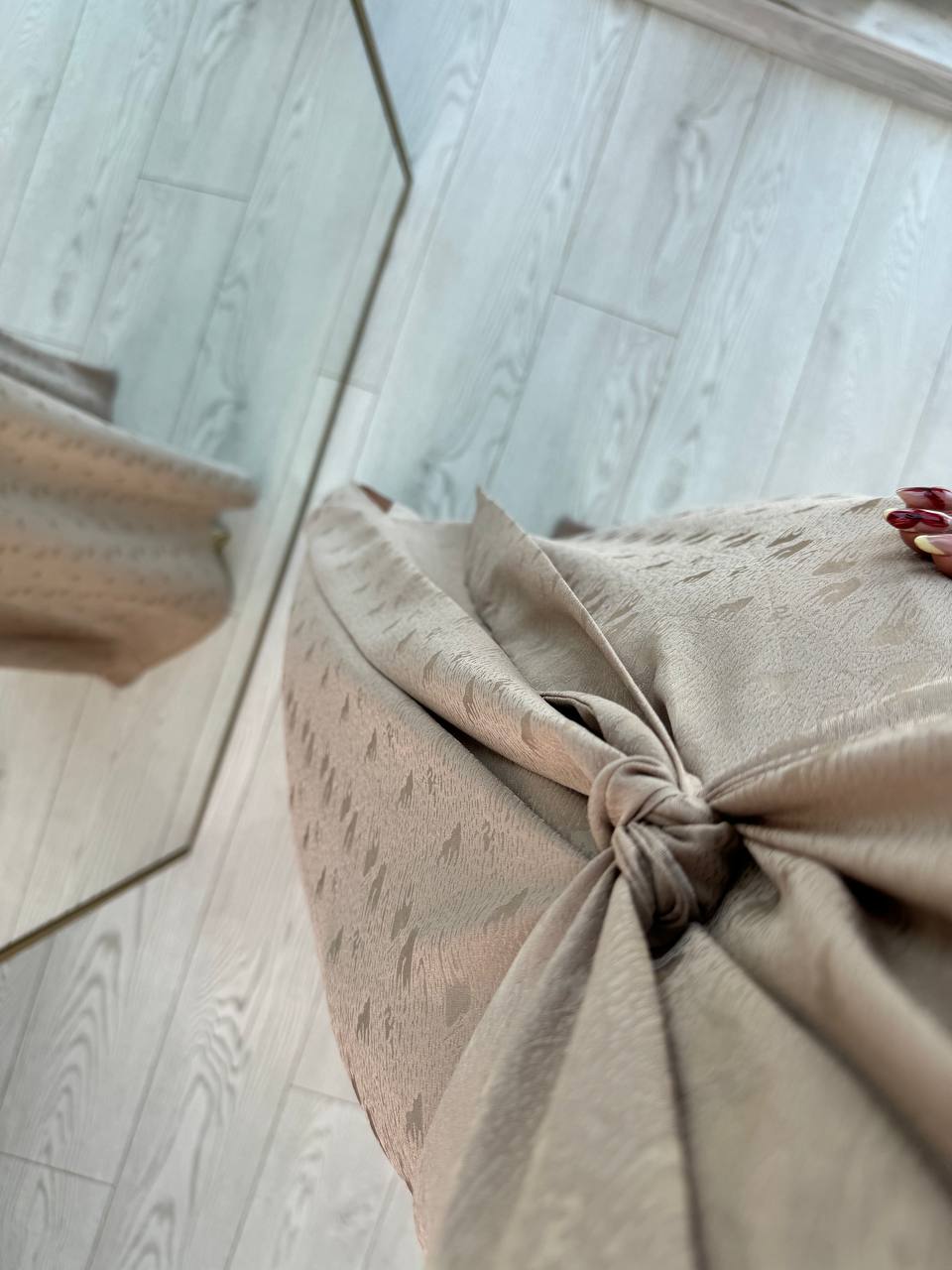 Taş%20Rengi%20Desenli%20Bağlama%20Detaylı%20Halter%20Yaka%20Pamuk%20Saten%20Elbise