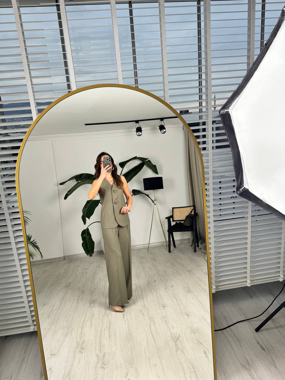 Tasarım%20Soft%20Yeşil%20Çiçek%20Düğme%20Detaylı%20Yelek%20Pantolon%20Takım