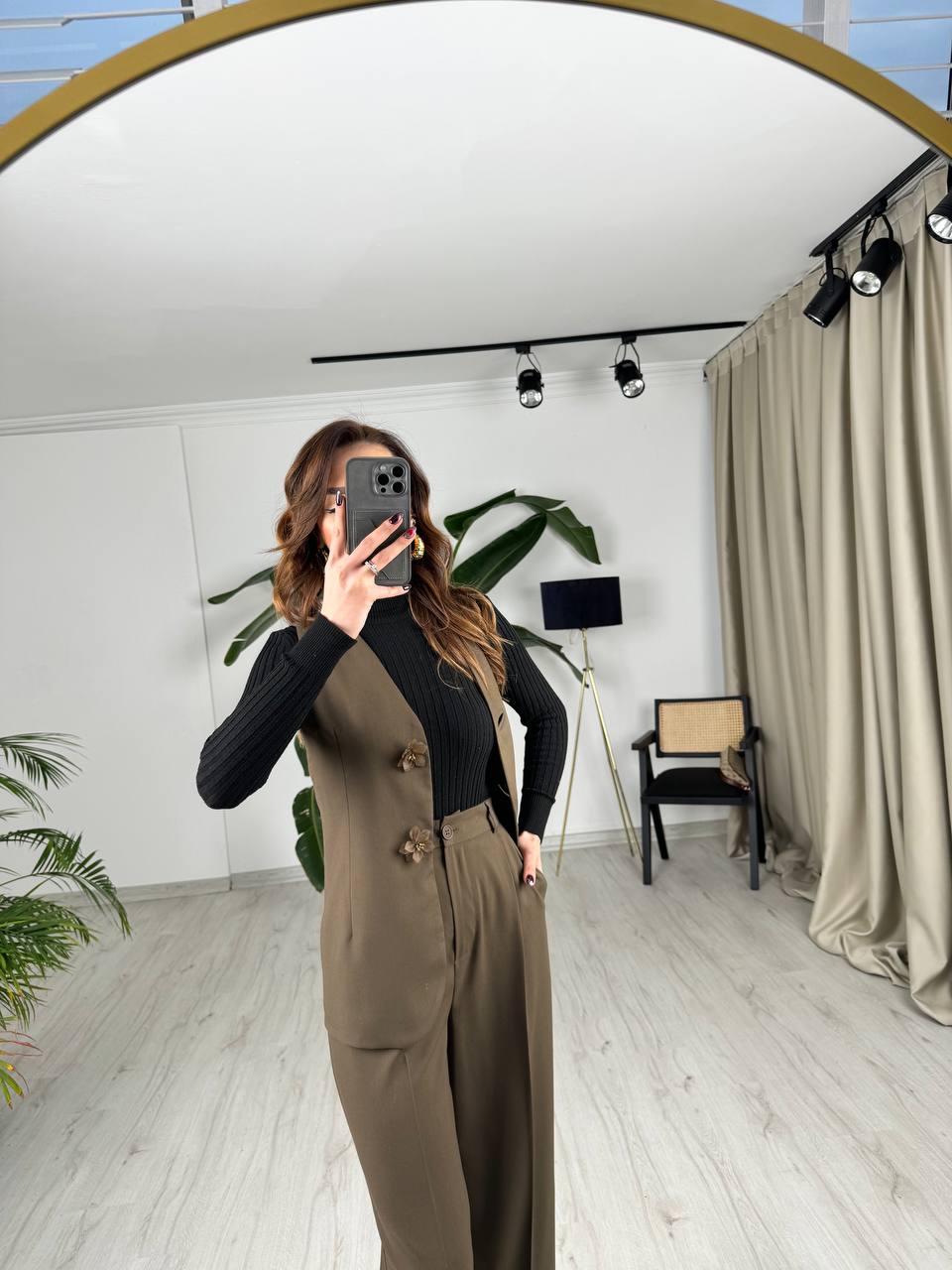 Tasarım%20Kahverengi%20Çiçek%20Düğme%20Detaylı%20Yelek%20Pantolon%20Takım