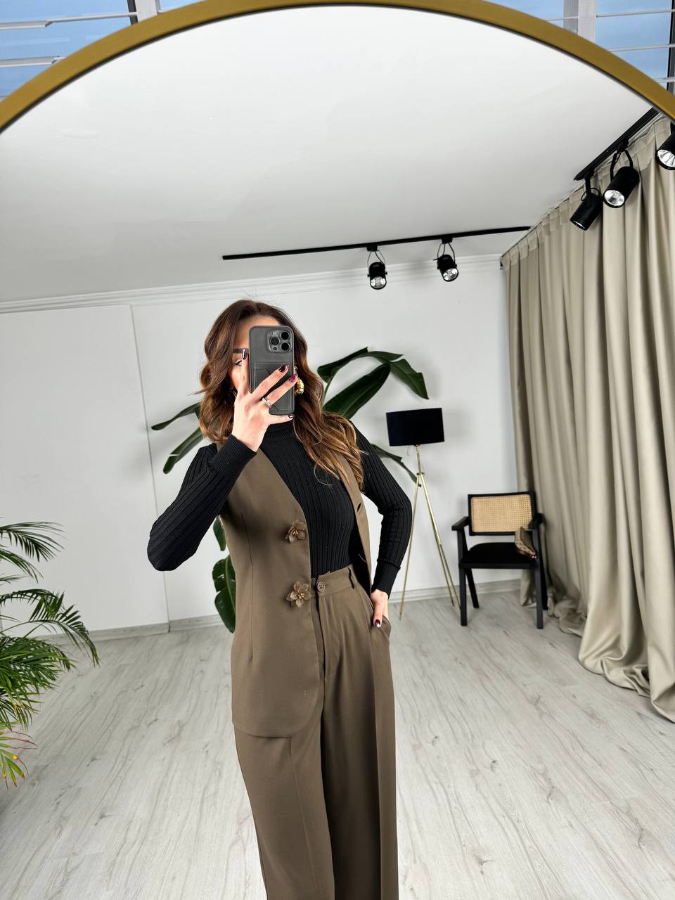 Tasarım%20Kahverengi%20Çiçek%20Düğme%20Detaylı%20Yelek%20Pantolon%20Takım