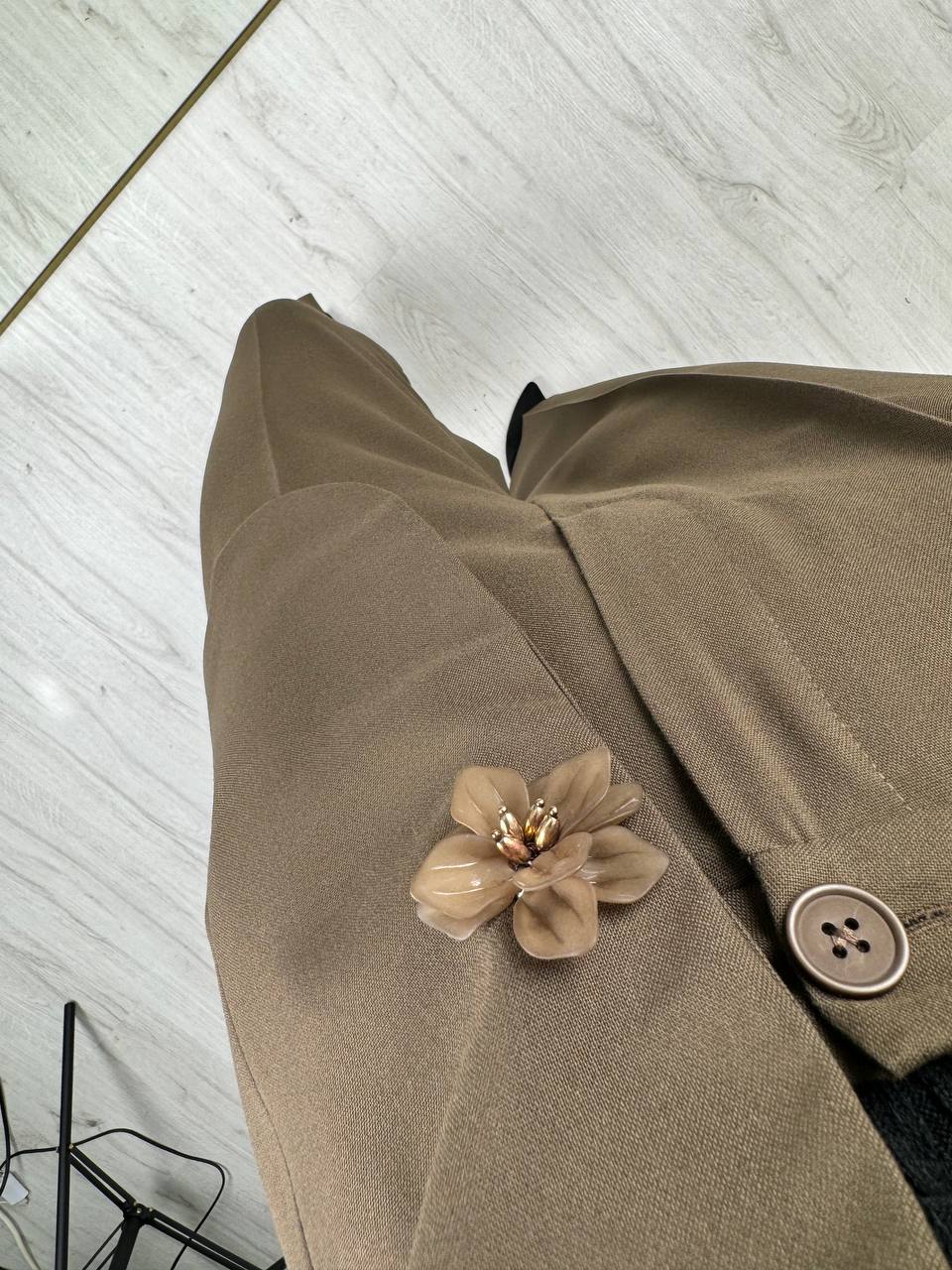 Tasarım%20Kahverengi%20Çiçek%20Düğme%20Detaylı%20Yelek%20Pantolon%20Takım