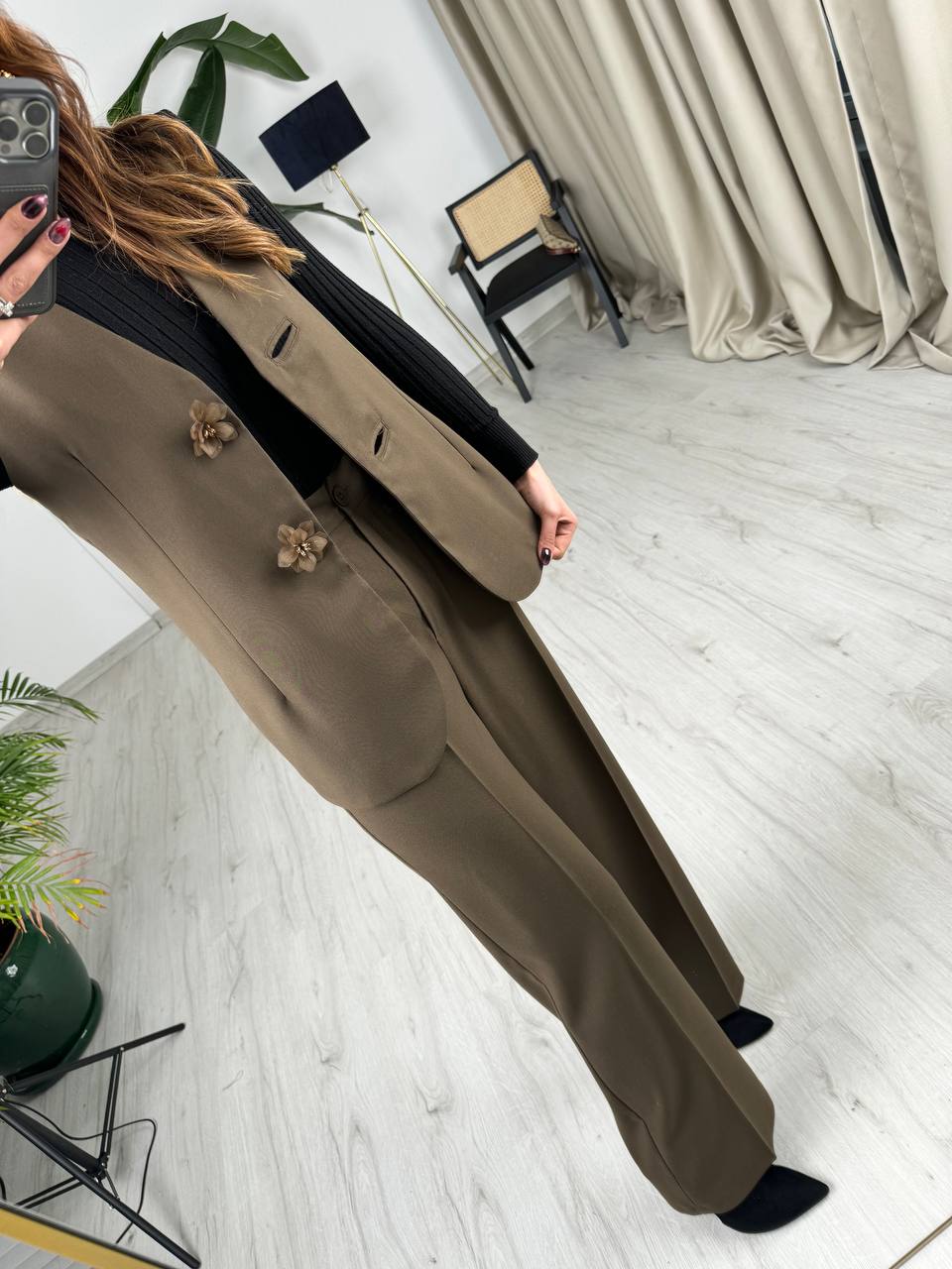 Tasarım%20Kahverengi%20Çiçek%20Düğme%20Detaylı%20Yelek%20Pantolon%20Takım