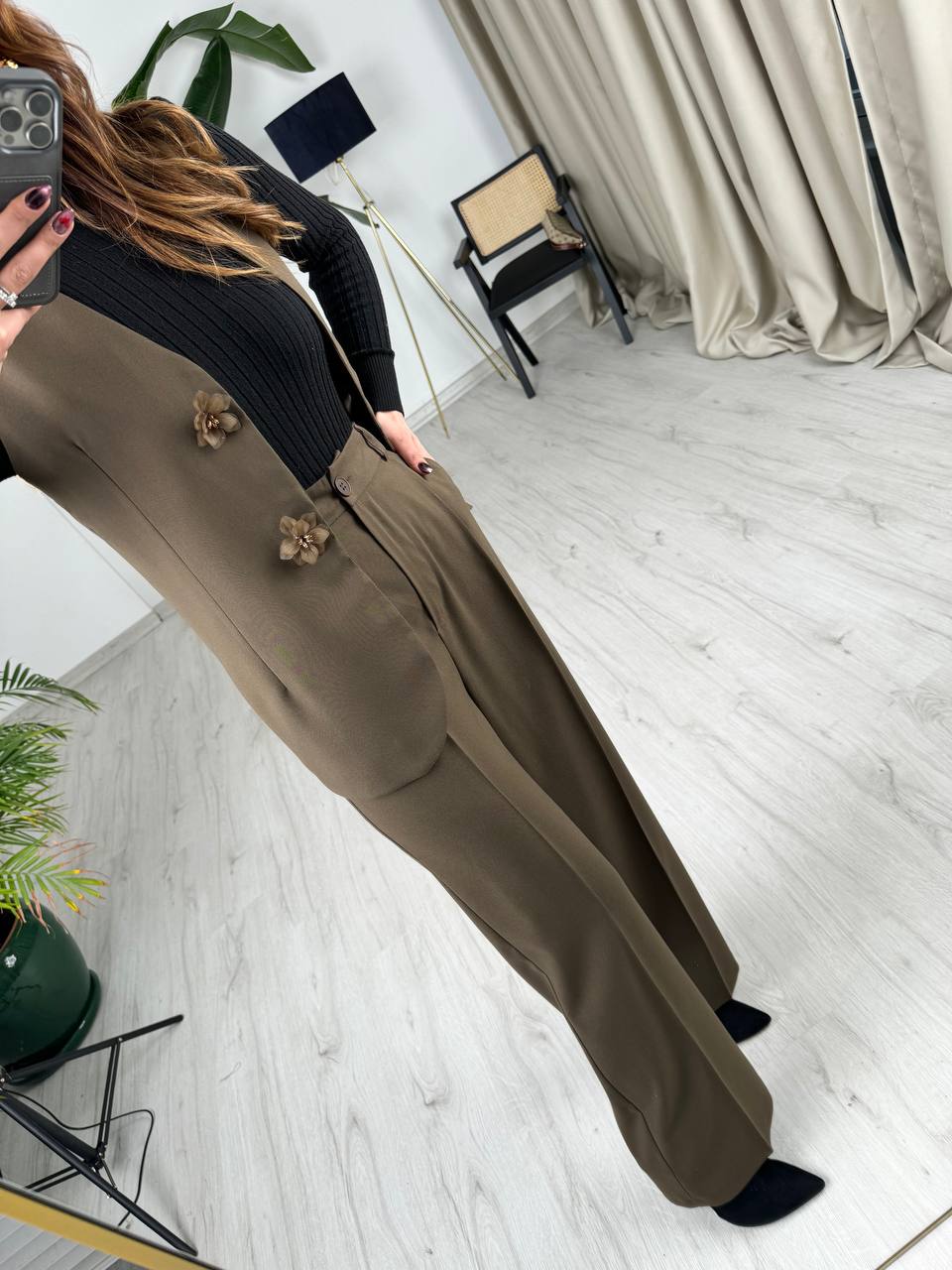 Tasarım%20Kahverengi%20Çiçek%20Düğme%20Detaylı%20Yelek%20Pantolon%20Takım
