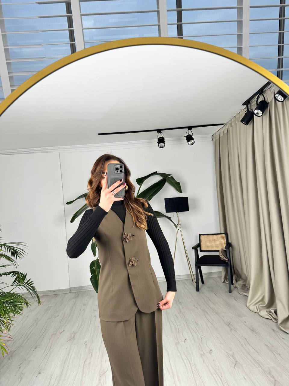 Tasarım%20Kahverengi%20Çiçek%20Düğme%20Detaylı%20Yelek%20Pantolon%20Takım