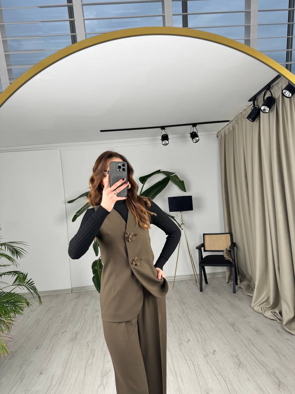 Tasarım%20Kahverengi%20Çiçek%20Düğme%20Detaylı%20Yelek%20Pantolon%20Takım