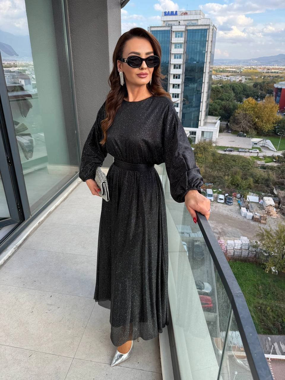 Siyah%20Işıltılı%20Full%20Astarlı%20Maxi%20Boy%20Kuşaklı%20Elbise