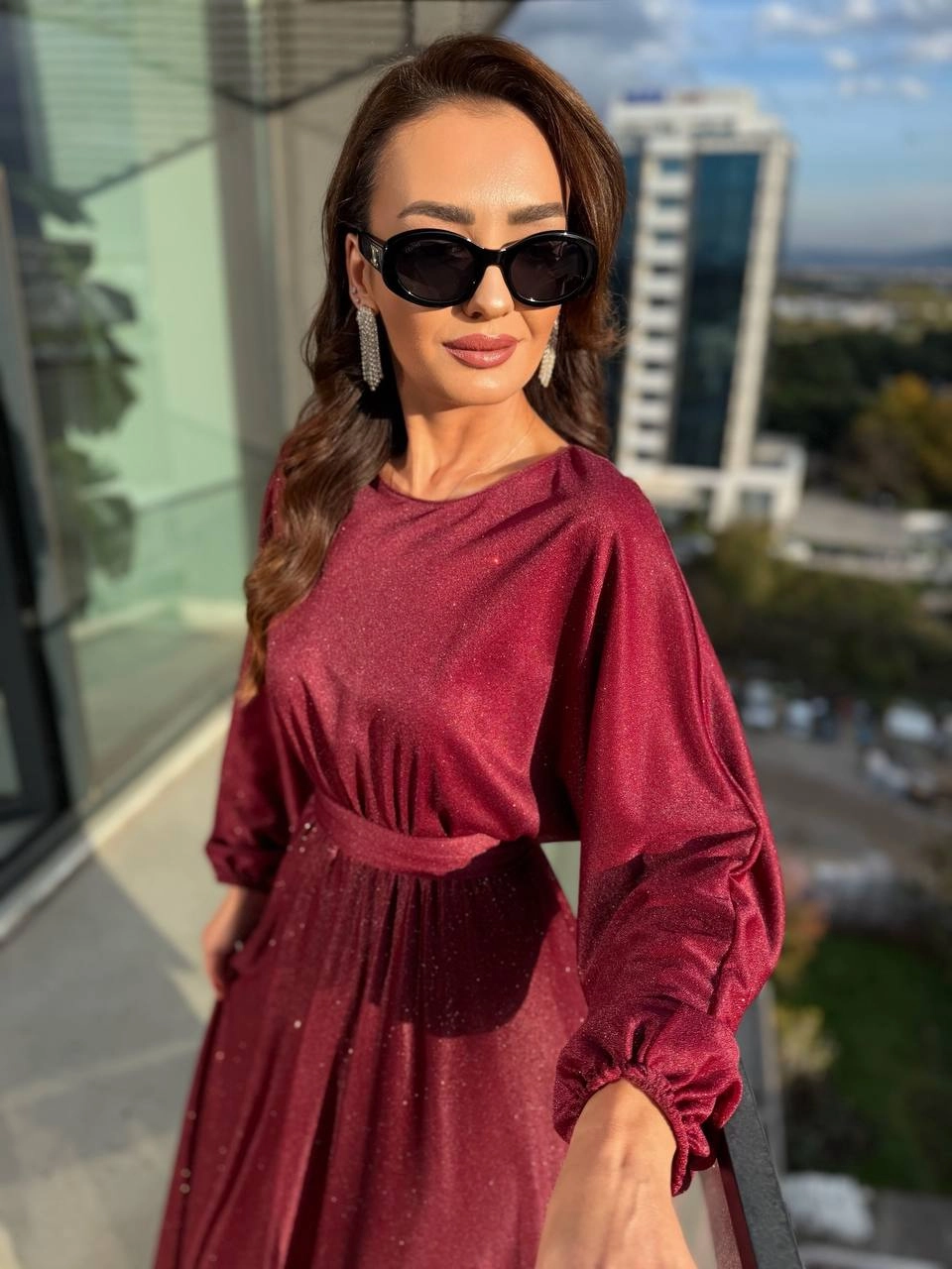 Bordo%20Işıltılı%20Full%20Astarlı%20Maxi%20Boy%20Kuşaklı%20Elbise