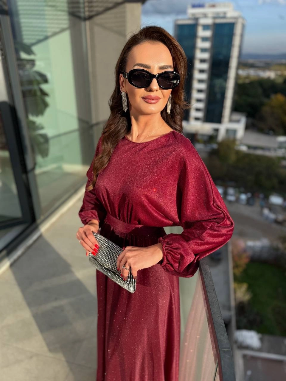 Bordo%20Işıltılı%20Full%20Astarlı%20Maxi%20Boy%20Kuşaklı%20Elbise