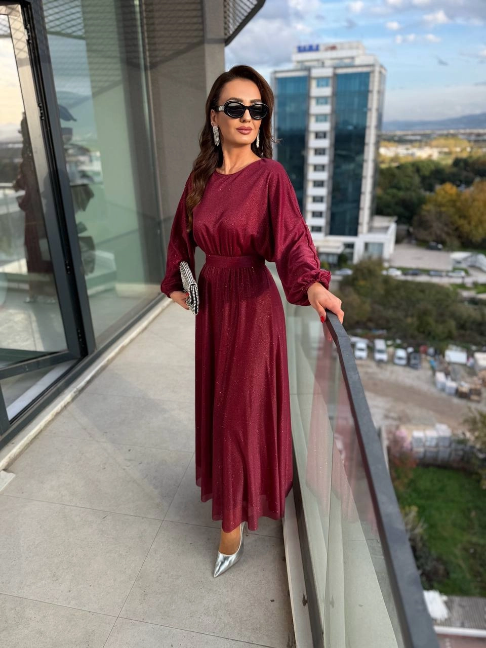 Bordo%20Işıltılı%20Full%20Astarlı%20Maxi%20Boy%20Kuşaklı%20Elbise