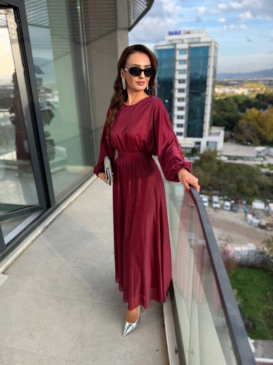 Bordo%20Işıltılı%20Full%20Astarlı%20Maxi%20Boy%20Kuşaklı%20Elbise