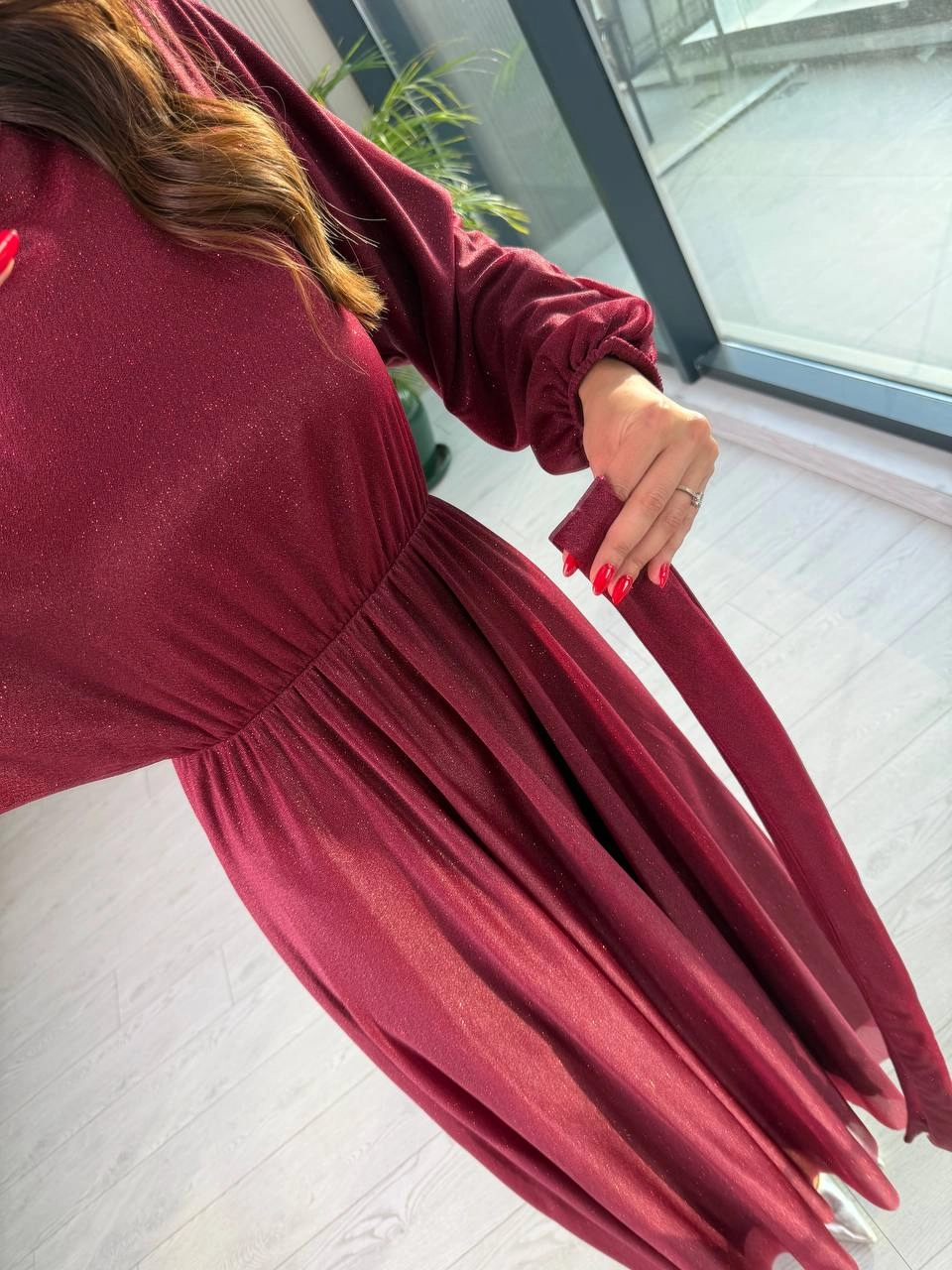 Bordo%20Işıltılı%20Full%20Astarlı%20Maxi%20Boy%20Kuşaklı%20Elbise