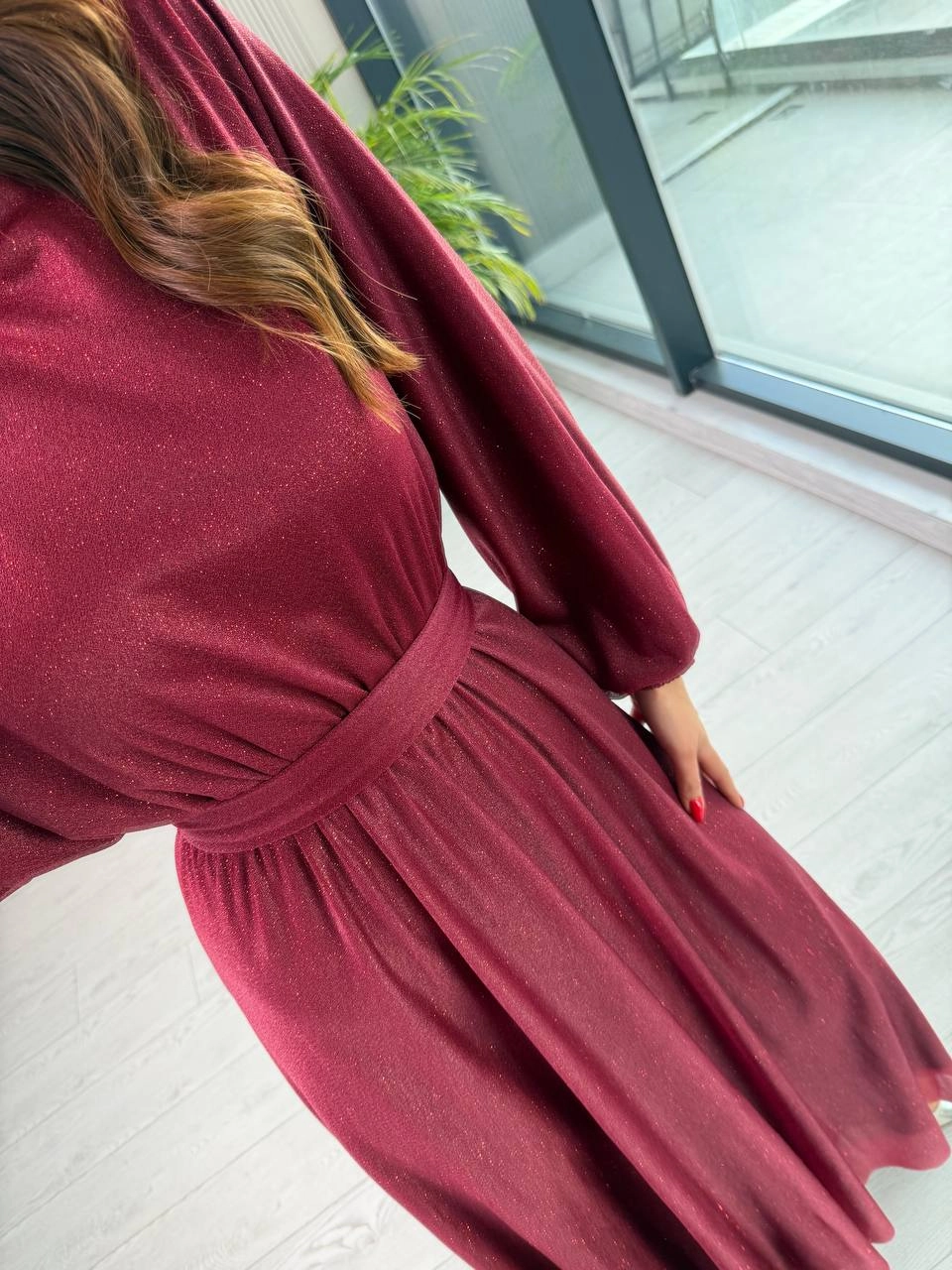 Bordo%20Işıltılı%20Full%20Astarlı%20Maxi%20Boy%20Kuşaklı%20Elbise