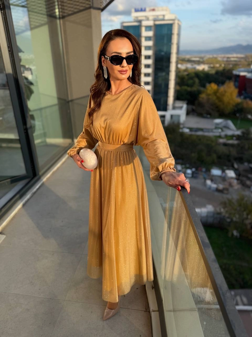 Gold%20Işıltılı%20Full%20Astarlı%20Maxi%20Boy%20Kuşaklı%20Elbise