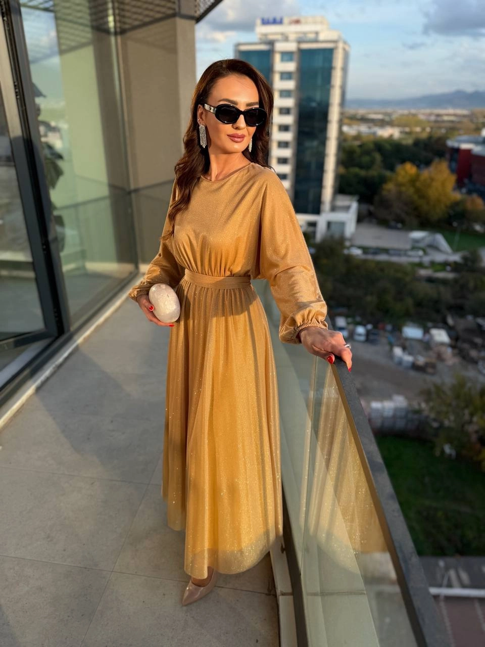 Gold%20Işıltılı%20Full%20Astarlı%20Maxi%20Boy%20Kuşaklı%20Elbise