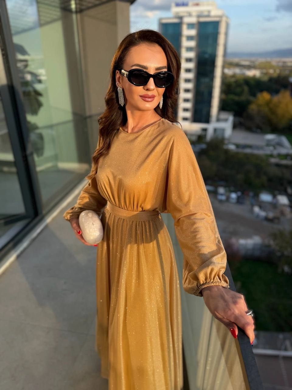 Gold%20Işıltılı%20Full%20Astarlı%20Maxi%20Boy%20Kuşaklı%20Elbise