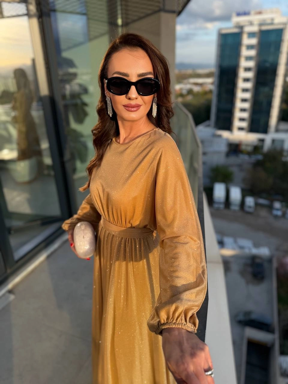 Gold%20Işıltılı%20Full%20Astarlı%20Maxi%20Boy%20Kuşaklı%20Elbise