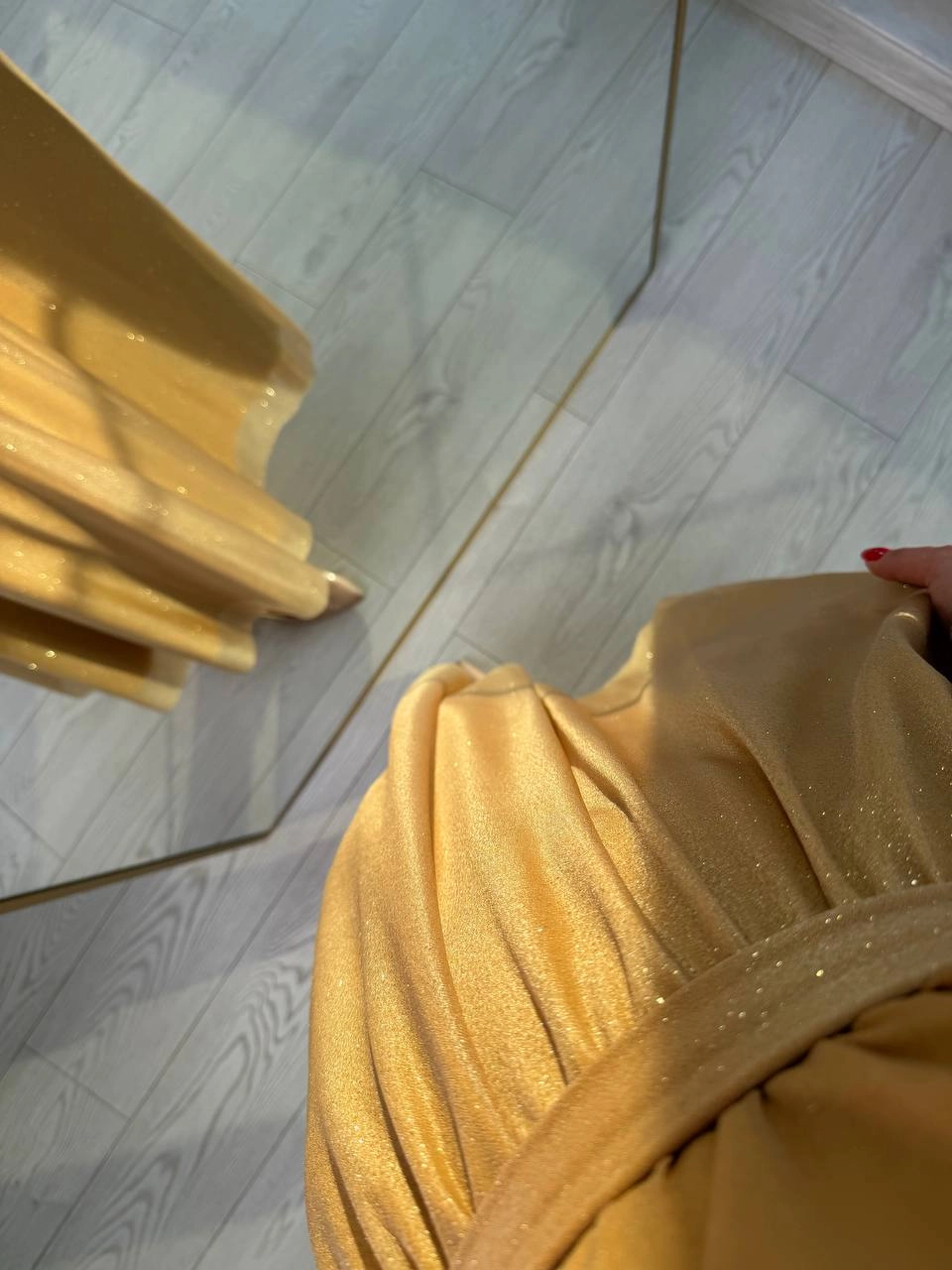 Gold%20Işıltılı%20Full%20Astarlı%20Maxi%20Boy%20Kuşaklı%20Elbise