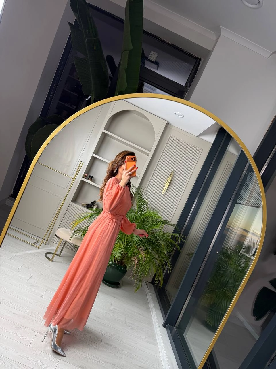 Yavruağzı%20Işıltılı%20Full%20Astarlı%20Maxi%20Boy%20Kuşaklı%20Elbise