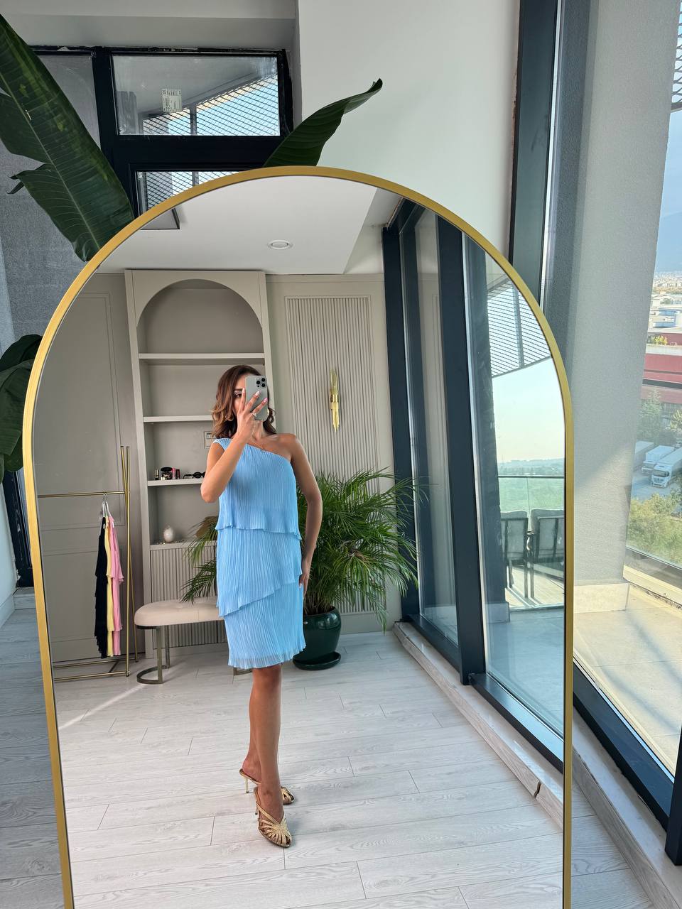 Mavi%20Tek%20Kol%20İnce%20Piliseli%20Astarlı%20Şifon%20Elbise