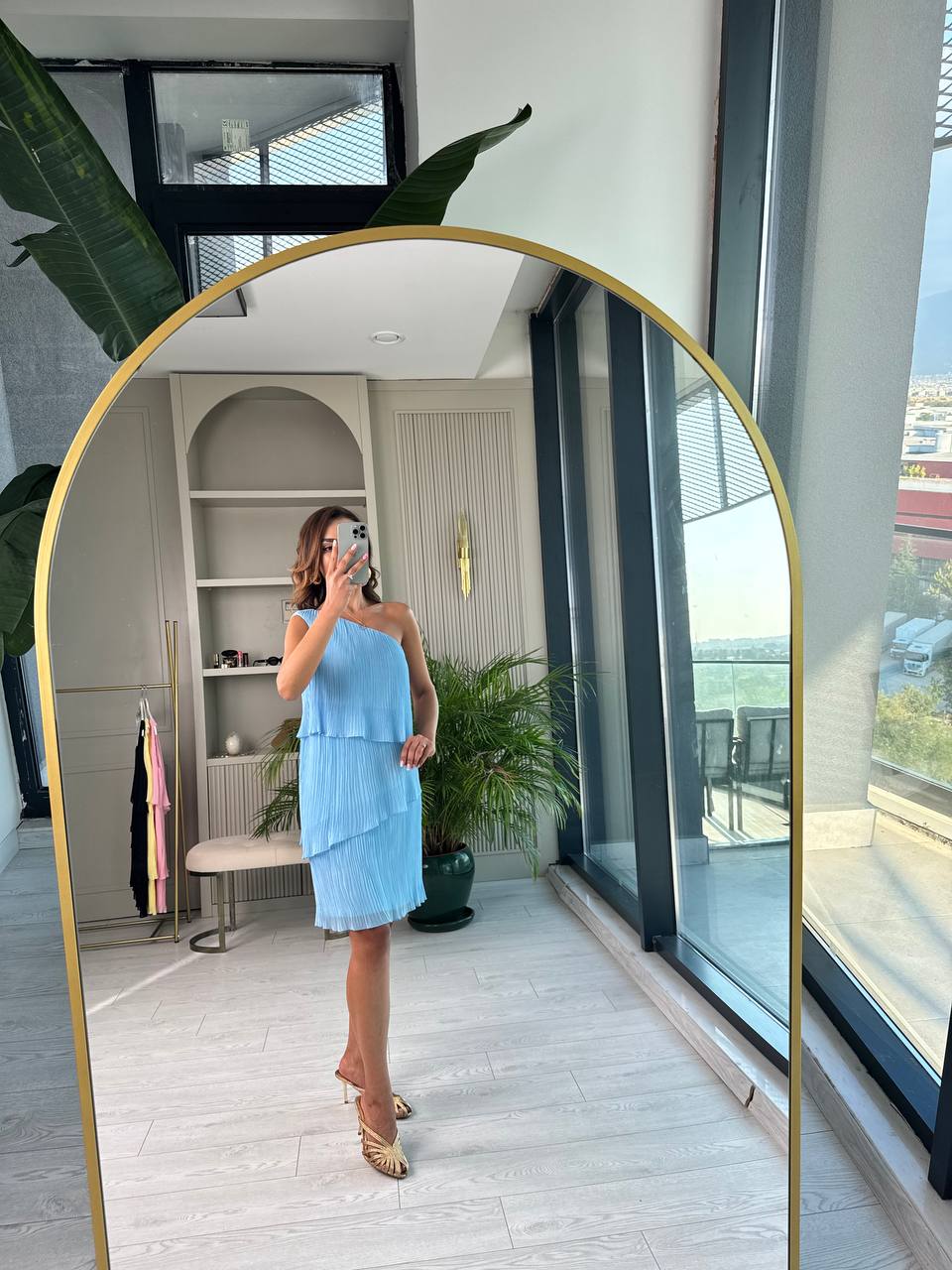 Mavi%20Tek%20Kol%20İnce%20Piliseli%20Astarlı%20Şifon%20Elbise