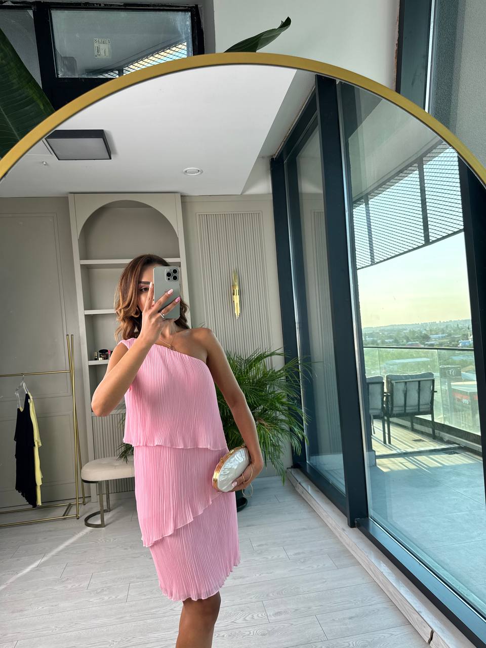 Pembe%20Tek%20Kol%20İnce%20Piliseli%20Astarlı%20Şifon%20Elbise