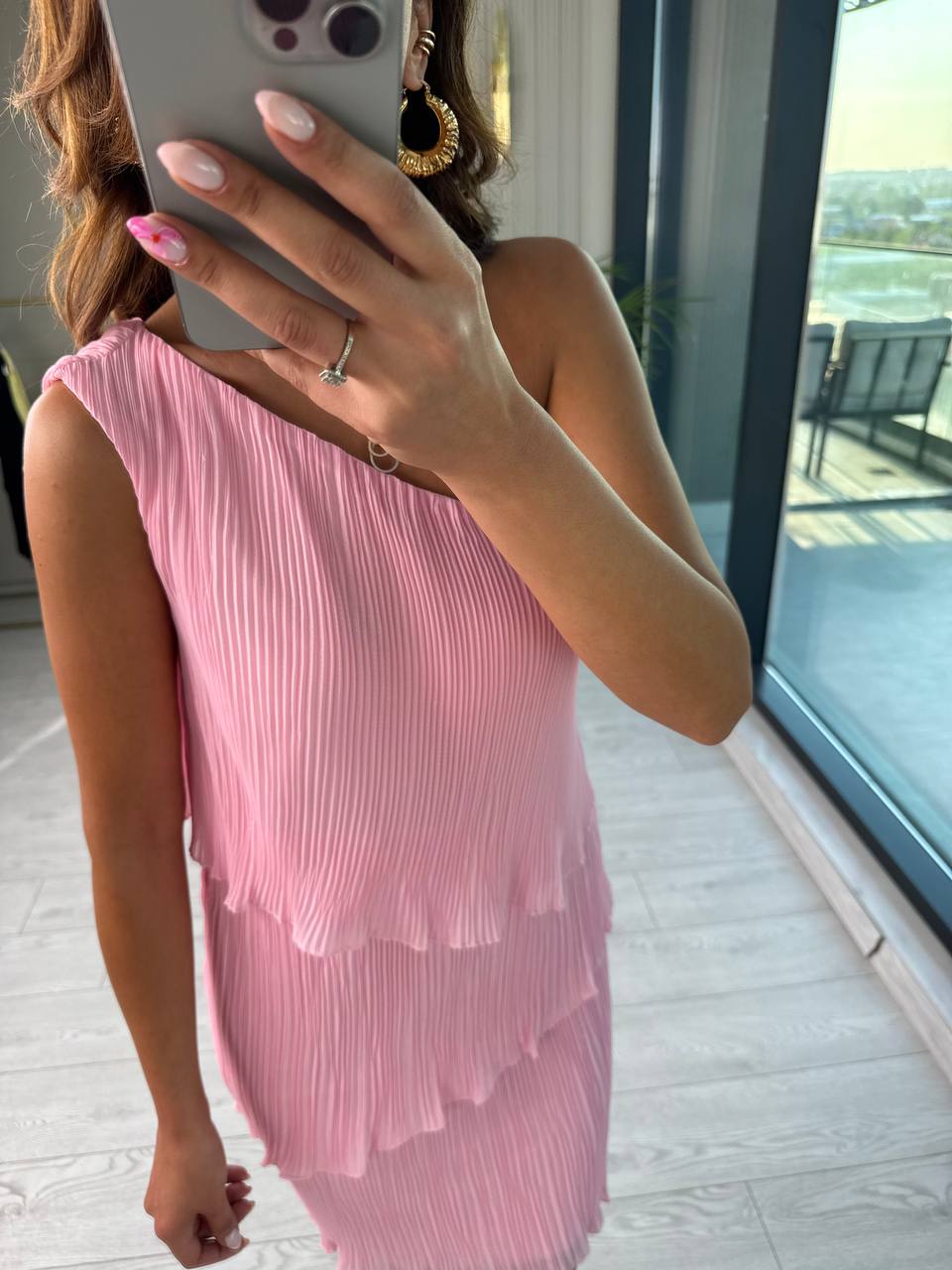 Pembe%20Tek%20Kol%20İnce%20Piliseli%20Astarlı%20Şifon%20Elbise