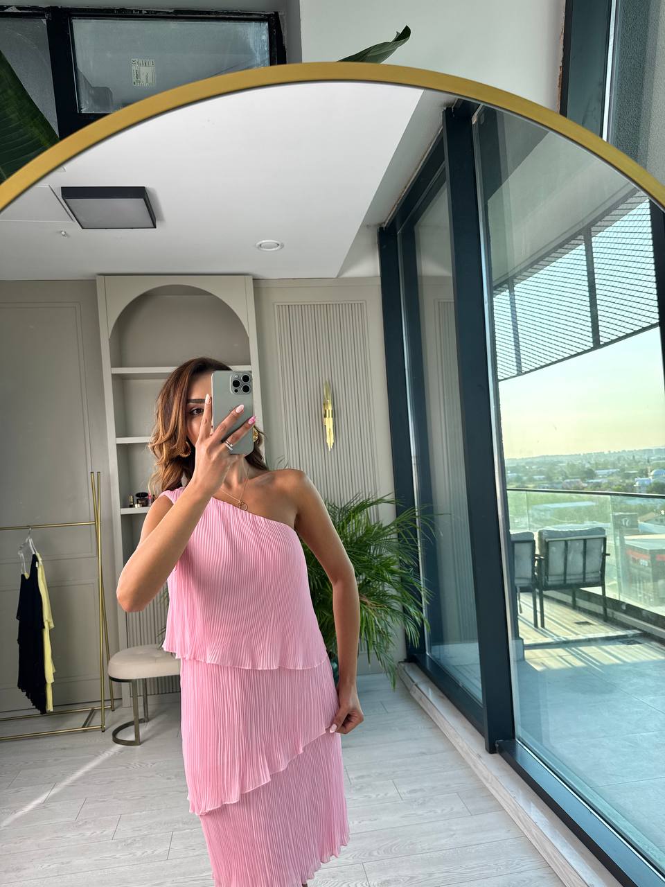 Pembe%20Tek%20Kol%20İnce%20Piliseli%20Astarlı%20Şifon%20Elbise