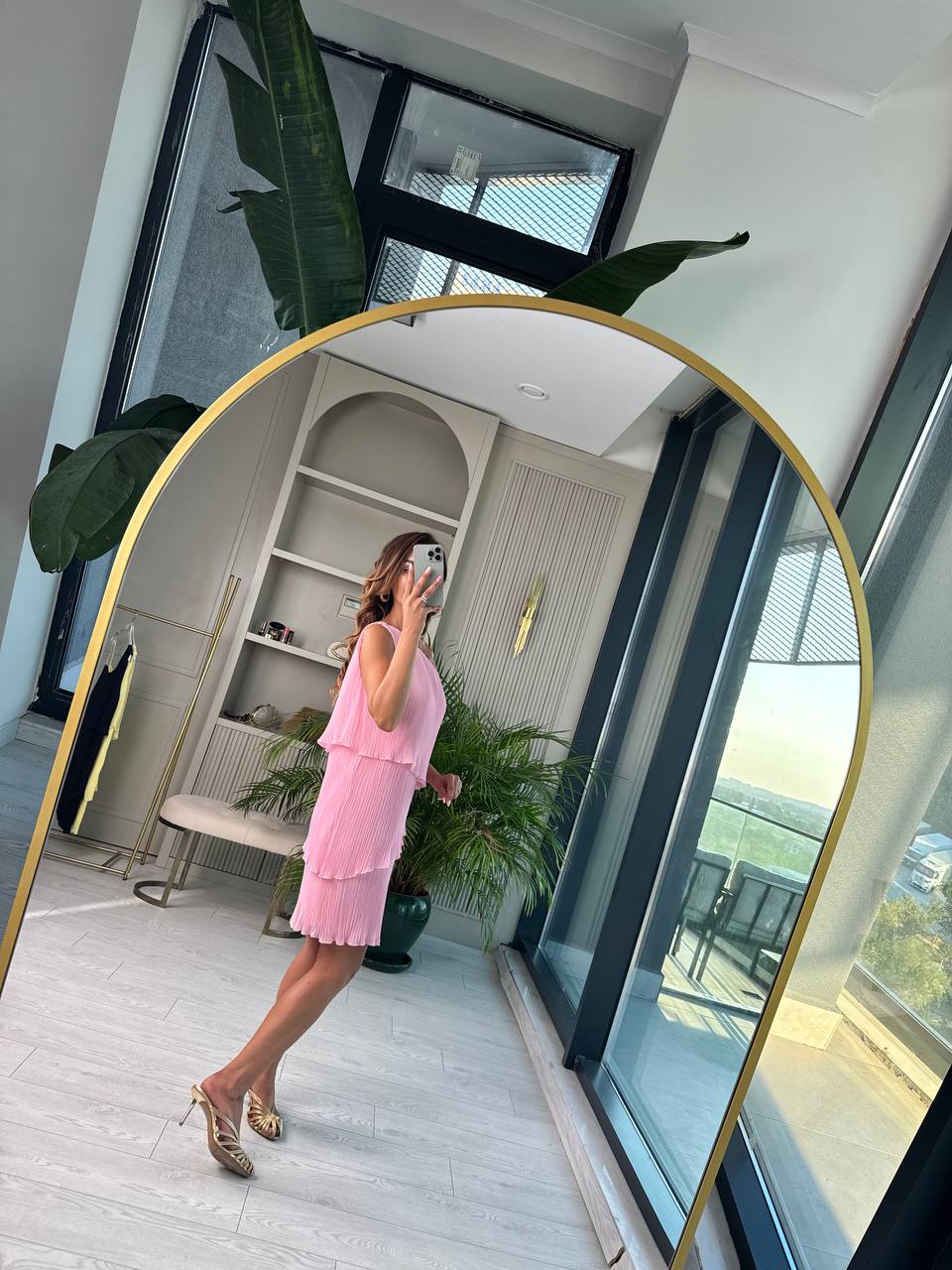 Pembe%20Tek%20Kol%20İnce%20Piliseli%20Astarlı%20Şifon%20Elbise