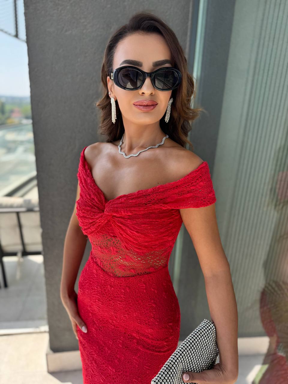 Kırmızı%20Tasarım%20Kayık%20Yaka%20Astarlı%20Likralı%20Dantel%20Elbise