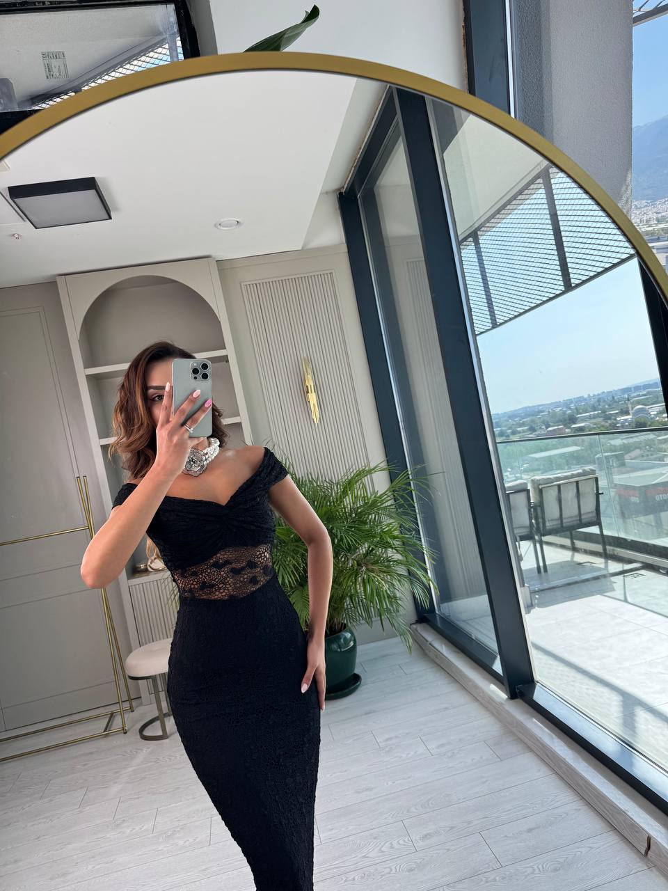 Tasarım%20Kayık%20Yaka%20Astarlı%20Likralı%20Dantel%20Elbise