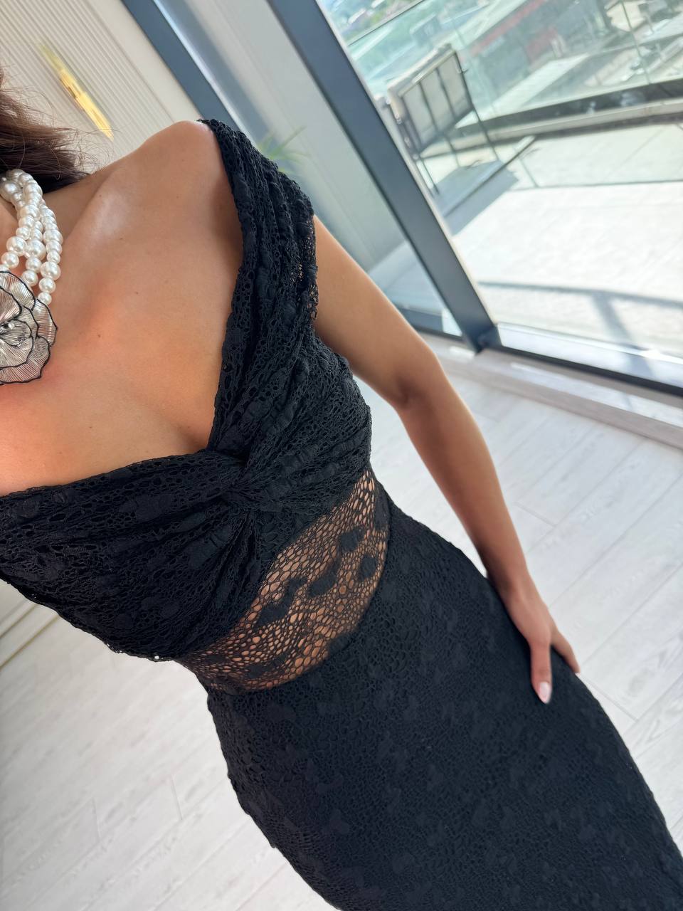 Tasarım%20Kayık%20Yaka%20Astarlı%20Likralı%20Dantel%20Elbise