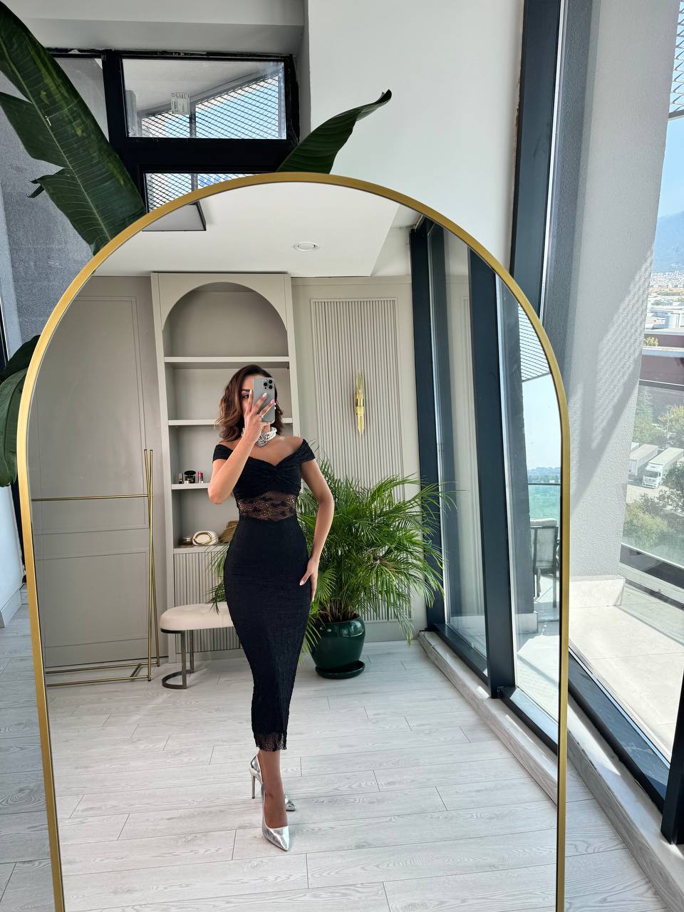 Tasarım%20Kayık%20Yaka%20Astarlı%20Likralı%20Dantel%20Elbise