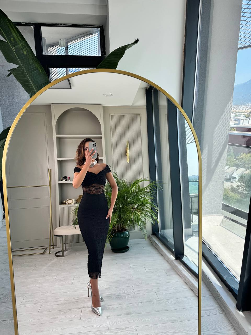 Tasarım%20Kayık%20Yaka%20Astarlı%20Likralı%20Dantel%20Elbise