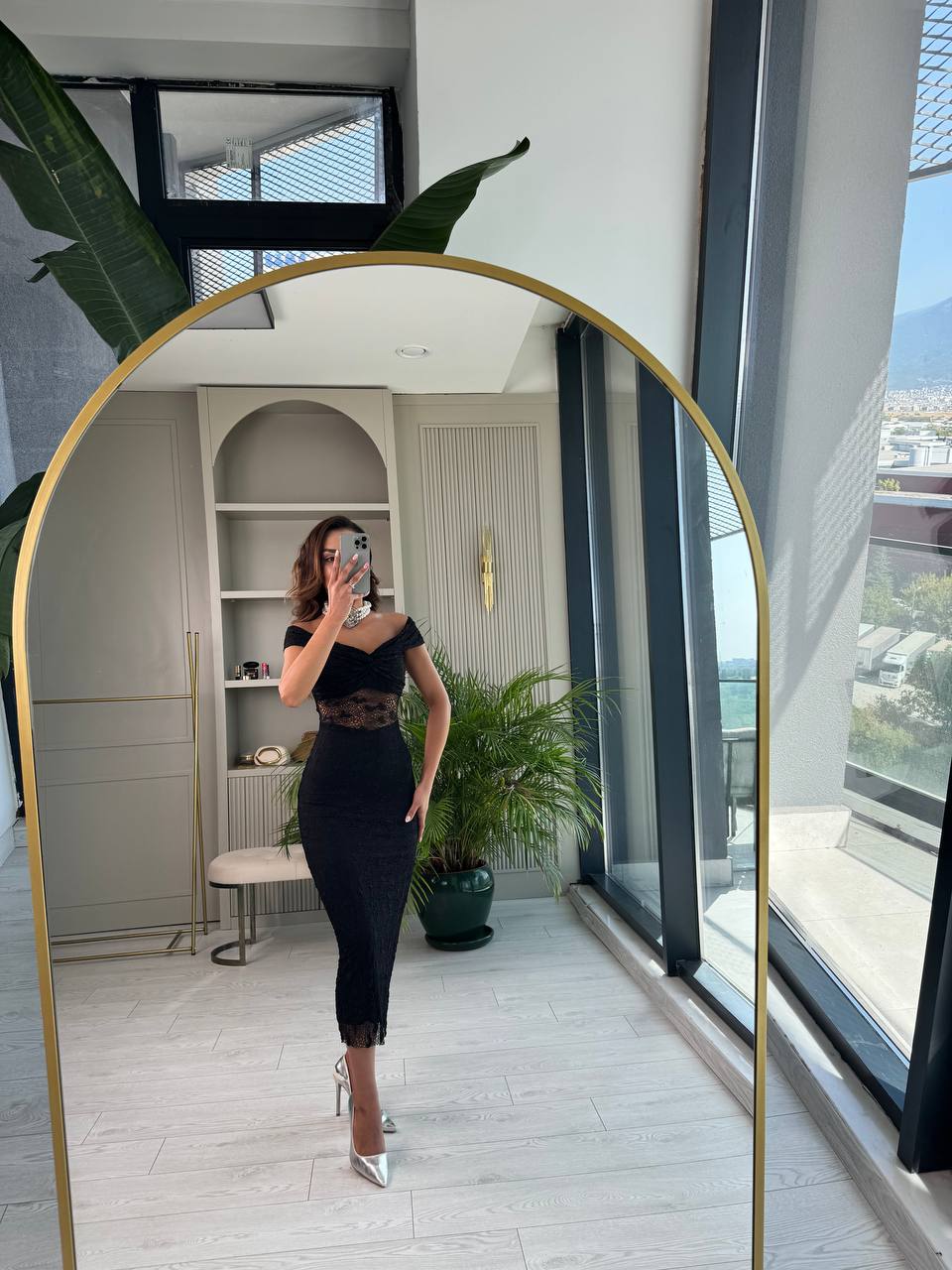 Tasarım%20Kayık%20Yaka%20Astarlı%20Likralı%20Dantel%20Elbise