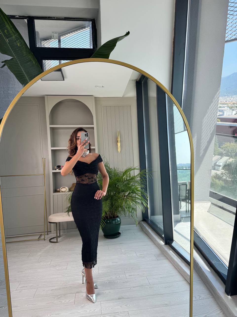 Tasarım%20Kayık%20Yaka%20Astarlı%20Likralı%20Dantel%20Elbise