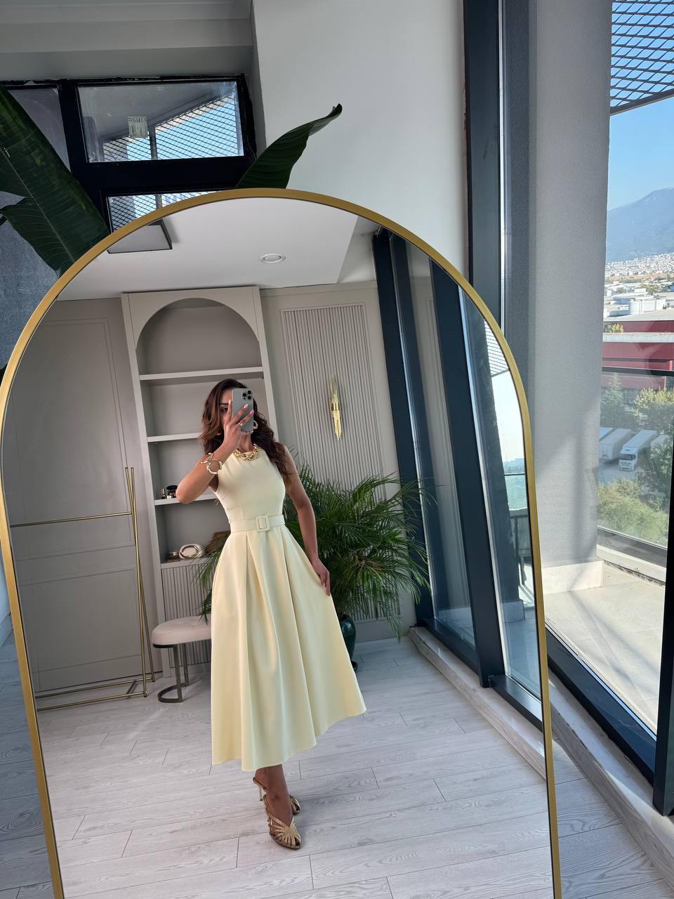 Sarı%20Kemerli%20Cepli%20Atlas%20Kumaş%20Elbise