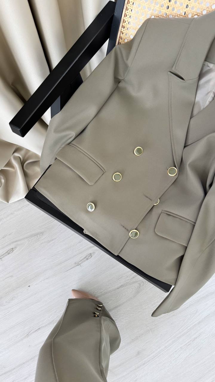 Soft%20Yeşil%20Premium%20Seri%20Düğme%20Detaylı%20Pantolon%20Ve%20Ceket%20Takım