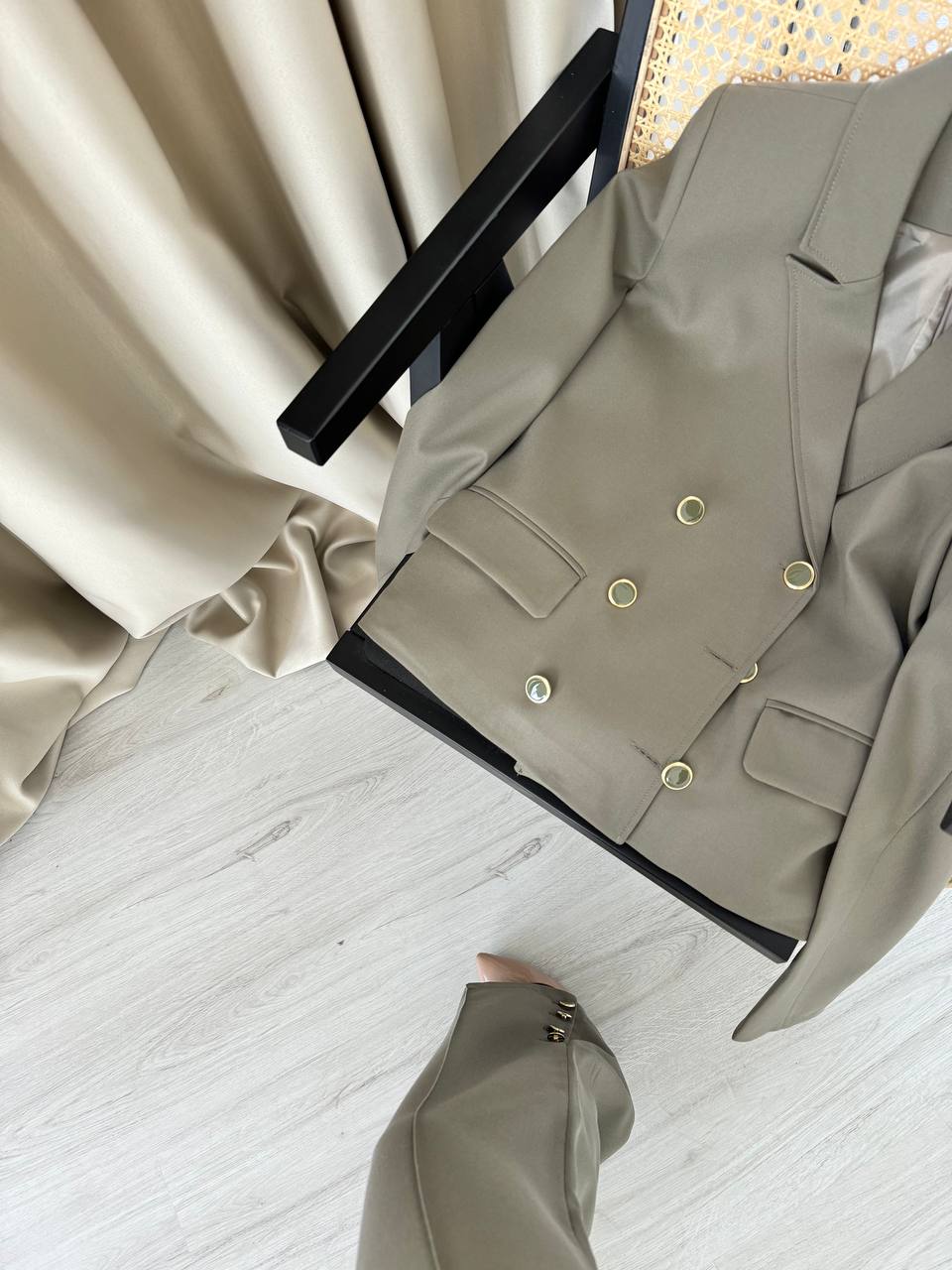 Soft%20Yeşil%20Premium%20Seri%20Düğme%20Detaylı%20Pantolon%20Ve%20Ceket%20Takım