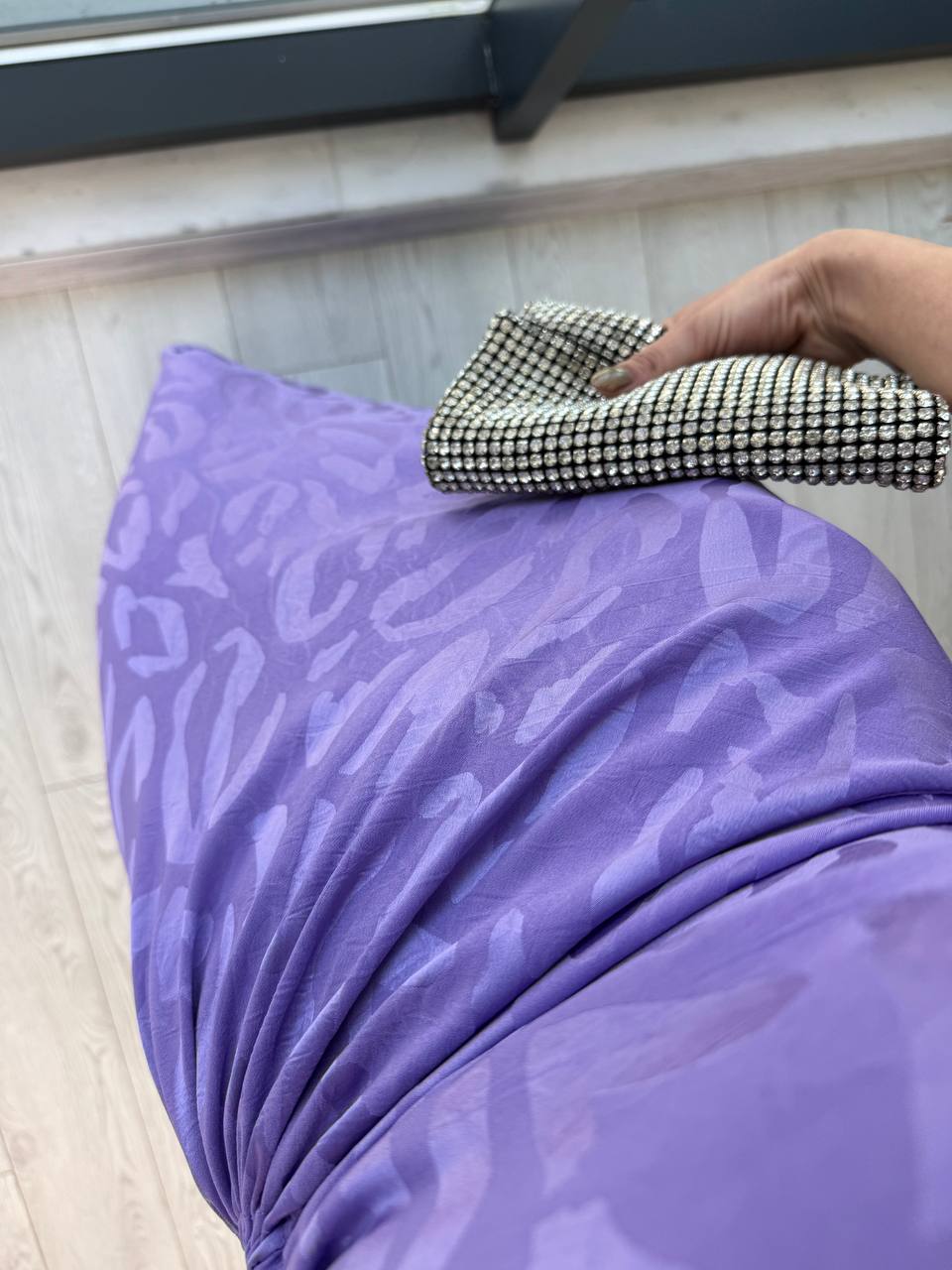 Tasarım%20Lila%20Jakarlı%20Saten%20Bel%20Detay%20Elbise