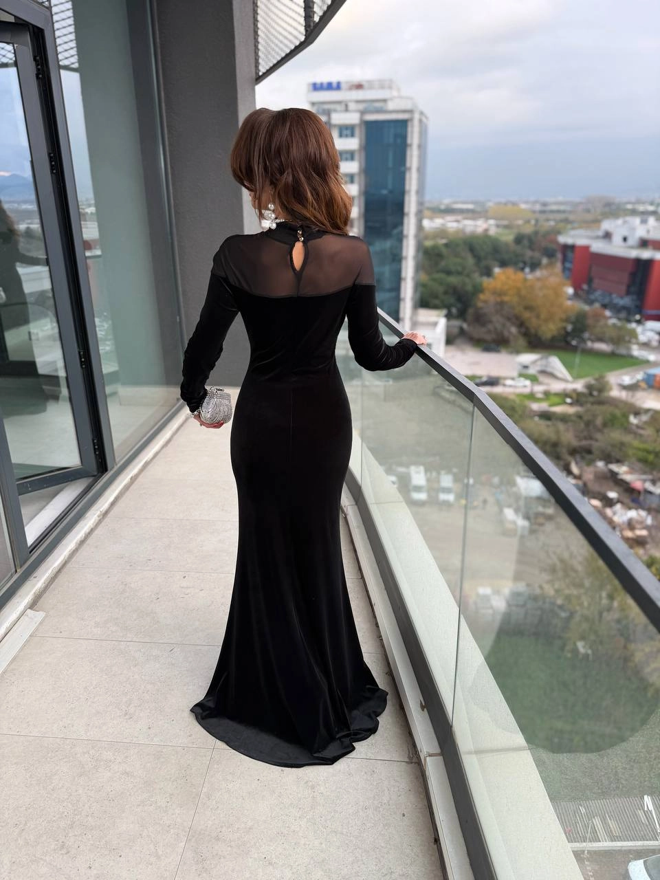 Tasarım%20Tül%20Detaylı%20Balık%20Form%20İthal%20Kadife%20Elbise