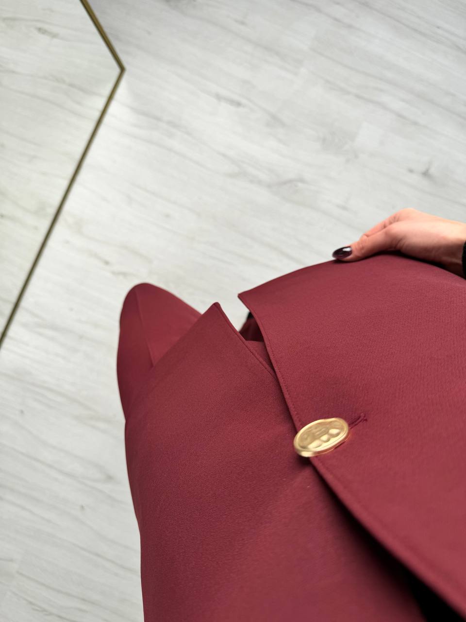 Bordo%20Tok%20Krep%20Kumaş%20Gold%20Düğme%20Ceket%20Pantolon%20Takım