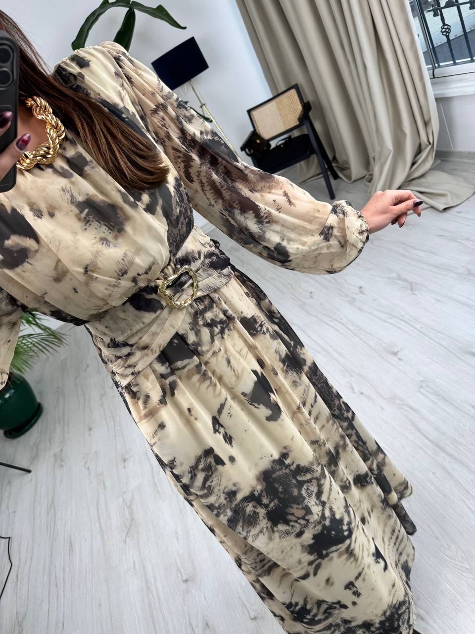 Bej%20Siyah%20Desenli%20Bel%20Detay%20Astarlı%20Maxi%20Boy%20Şifon%20Elbise