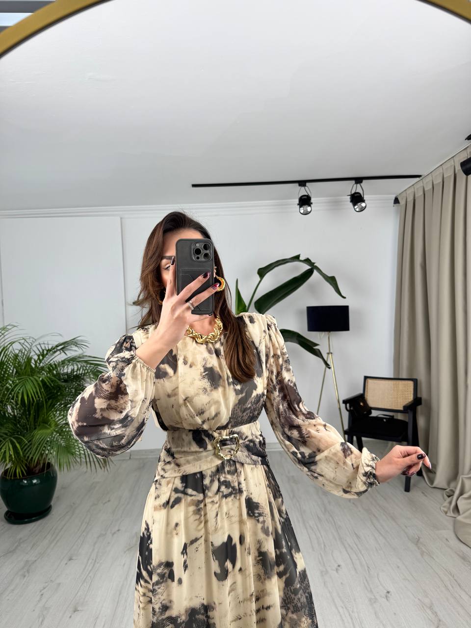 Bej%20Siyah%20Desenli%20Bel%20Detay%20Astarlı%20Maxi%20Boy%20Şifon%20Elbise