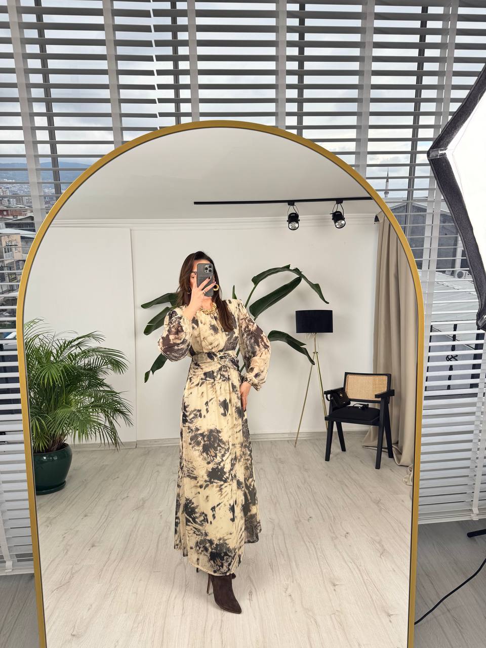 Bej%20Siyah%20Desenli%20Bel%20Detay%20Astarlı%20Maxi%20Boy%20Şifon%20Elbise