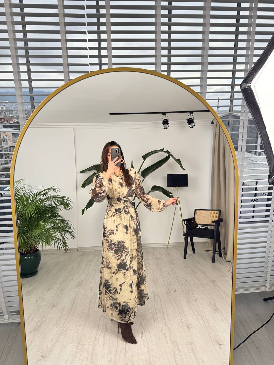 Bej%20Siyah%20Desenli%20Bel%20Detay%20Astarlı%20Maxi%20Boy%20Şifon%20Elbise